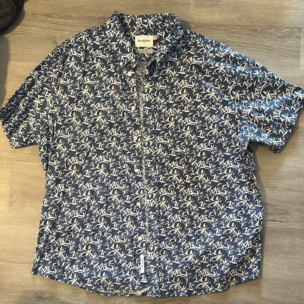 Goodfellow & Co Blue and White Floral Casual Shirt
